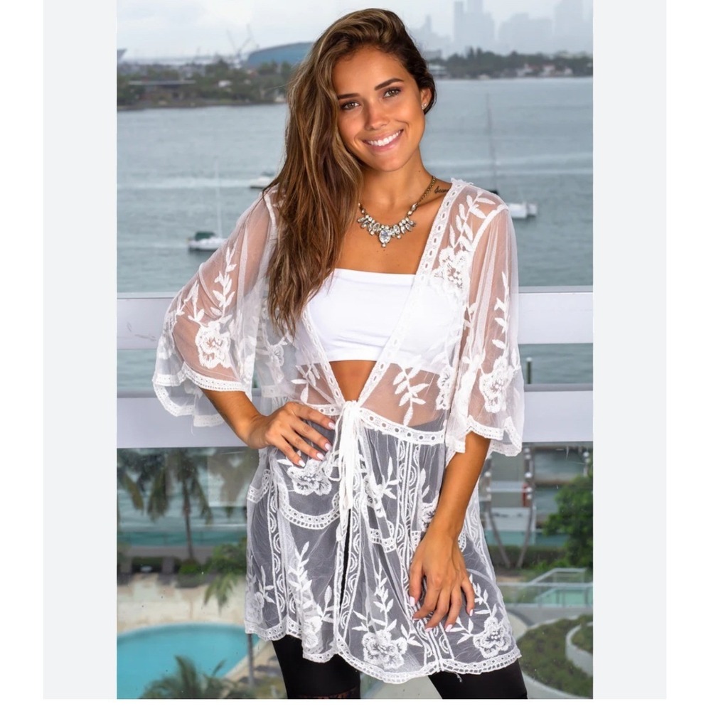 Lulu White Floral Embroidered Mesh Kimono Ruana Wrap Cover Up New NWT